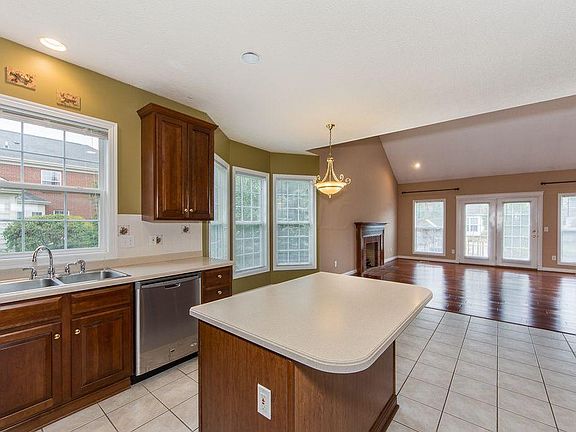 5th image of 5183 Hanover Close