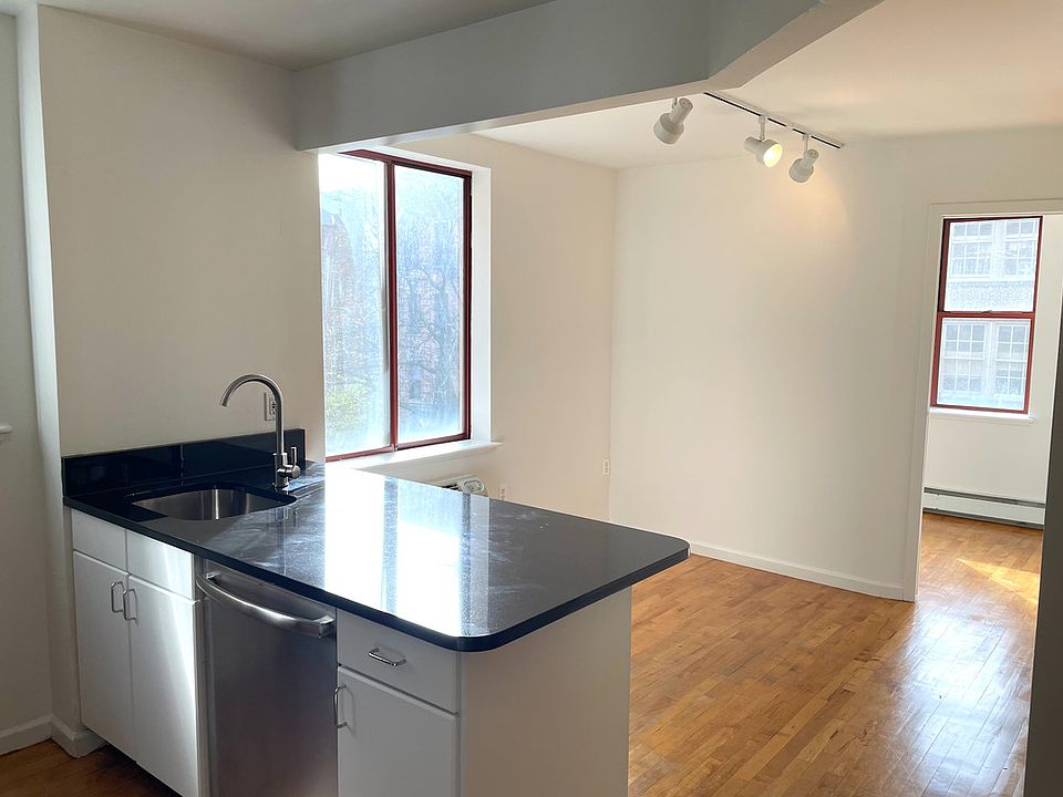 1st image of 190 E 7th St APT 413