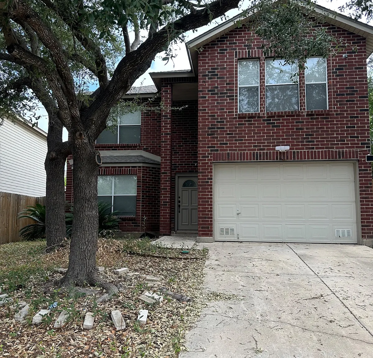 4 bed, 2.5 bath, 2278 sqft, $2,000 — Photo 1