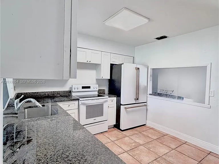 4540 SW 43rd Ave — Photo 4
