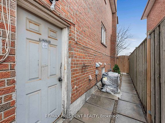 3rd image of 3952 Longo Cir