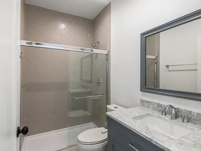 1538 W 30th St #3 — Photo 7