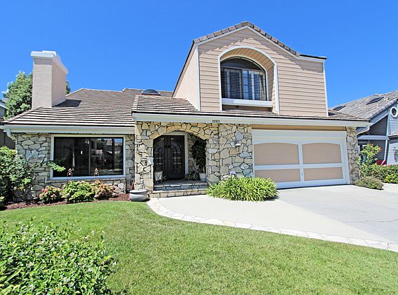 Oversized 2.5 car garage