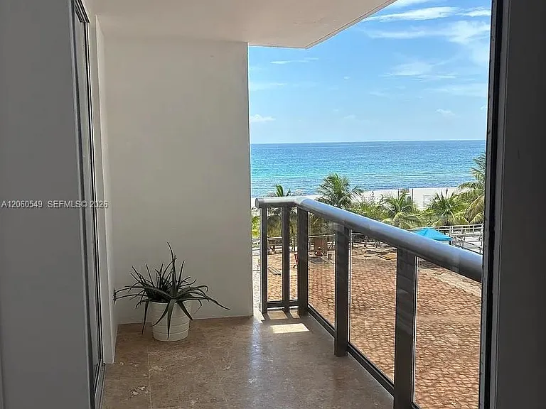 6039 Collins Ave #516 — Photo 8