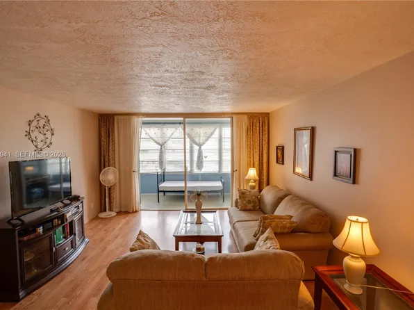 2841 Somerset Dr APT 318, Lauderdale Lakes, FL 33311