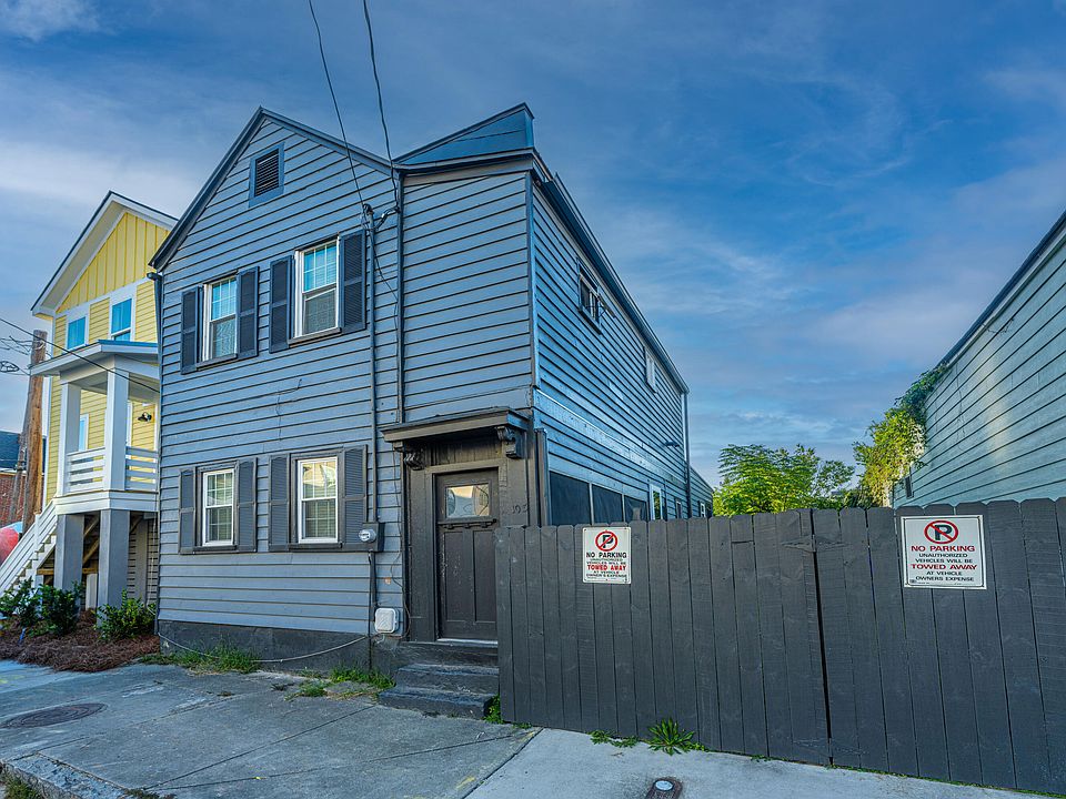 Blue Row House in Charleston on 18