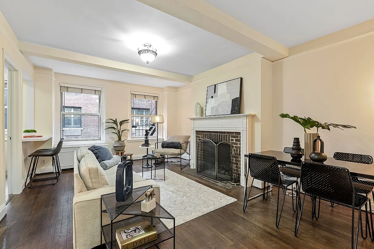434 E 52nd St APT 3C photo 1