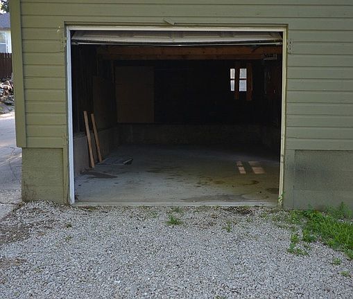 5th image of 920 S 5th St