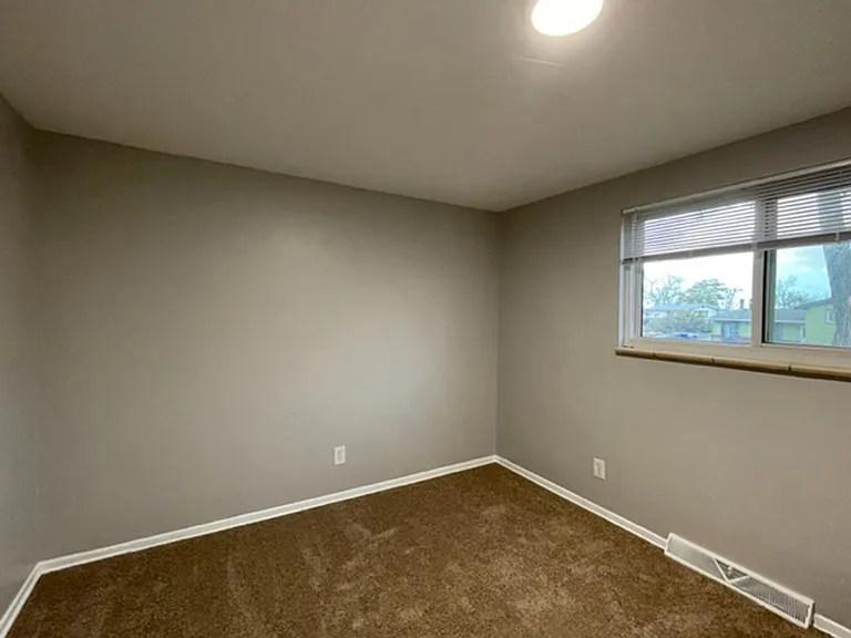 387 S Queen Cir — Photo 14