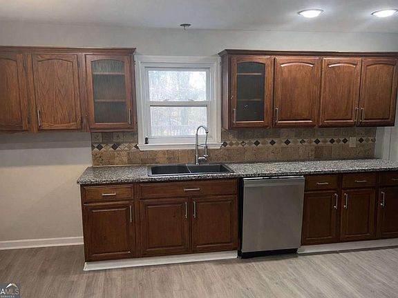 5th image of 3215 Pond Ridge Trl