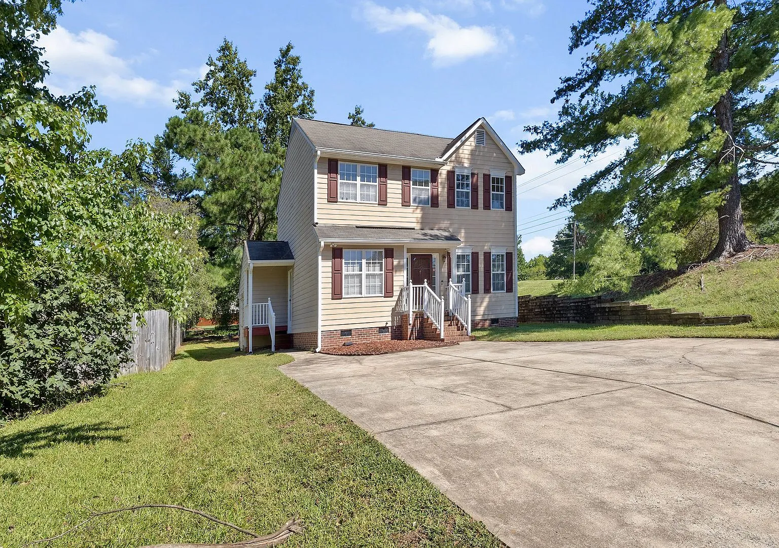 **Bright & Sunny 3-Bedroom Home in Quiet Vantage Point** — Photo 3