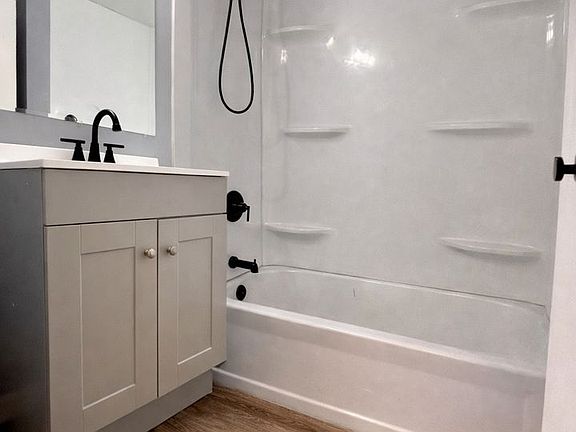 5th image of 725 S Spencer Rd