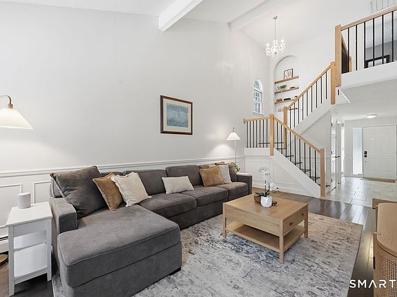 5th image of 39 Schoolhouse Crossing