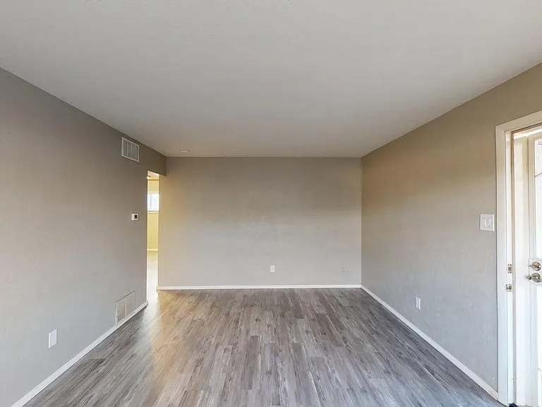 10216 Candelaria Rd NE — Photo 23
