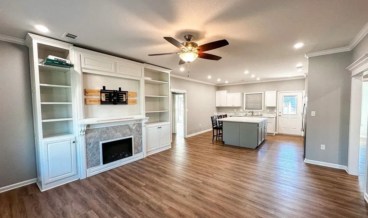 3 bed, 1405 sqft, $1,650 — Photo 3