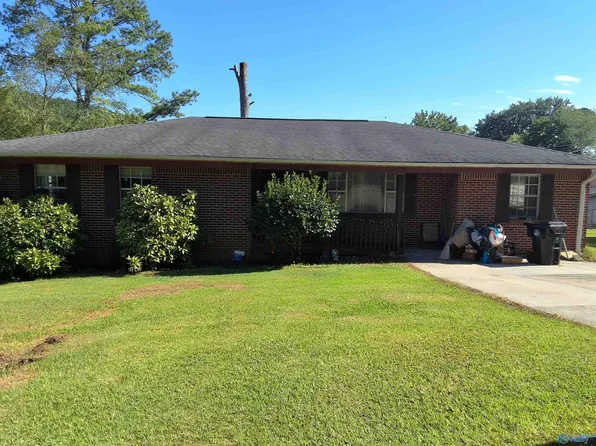 1111 Mountainbrook Dr, Gadsden, AL 35901