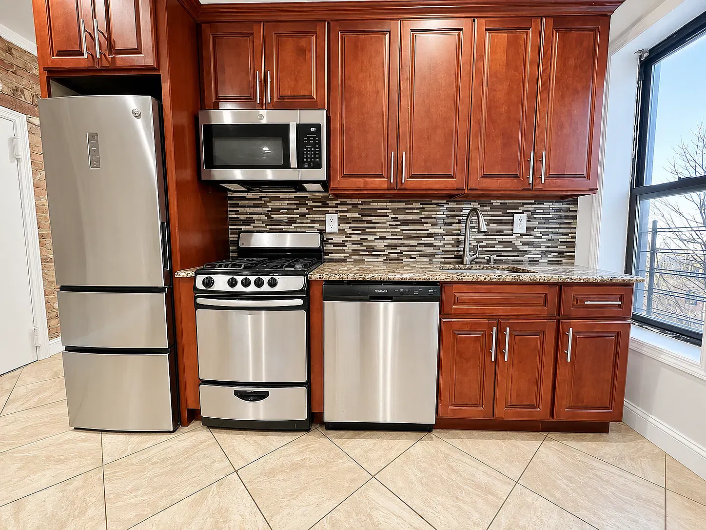 118 Quincy Street — Photo 3