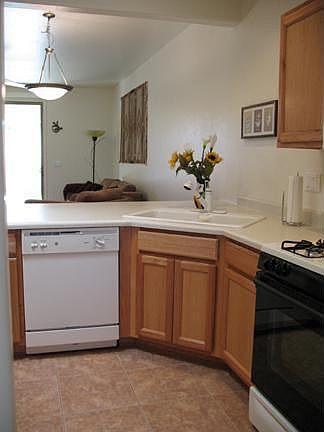 4th image of 584 W Deerview Ct