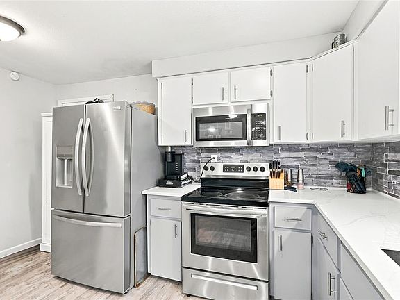 5th image of 1518 Dickens Rd