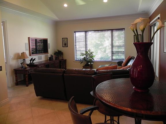 4th image of 907 SE Willoughby Trce #55