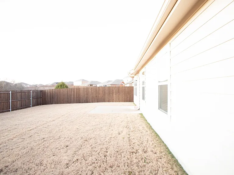 1009 Riverstone Trl — Photo 4