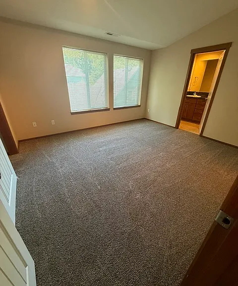 4 SW Boundary St #3 — Photo 28
