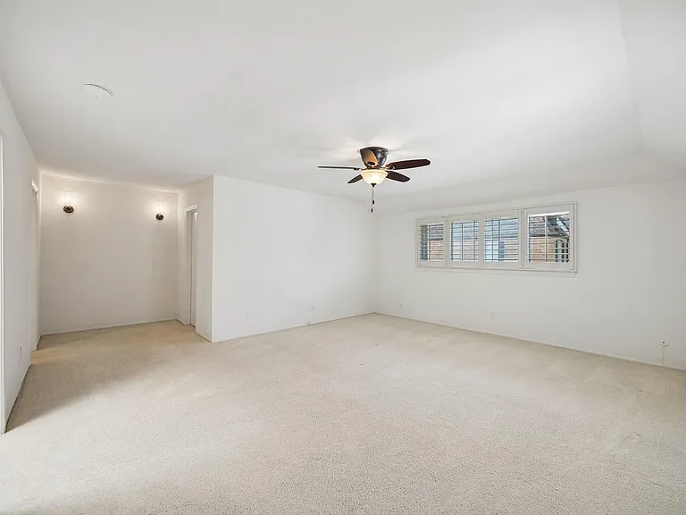 399 N Post Oak Ln #399 — Photo 4