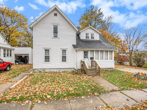 318 E Dayton St, Fremont, MI 49412