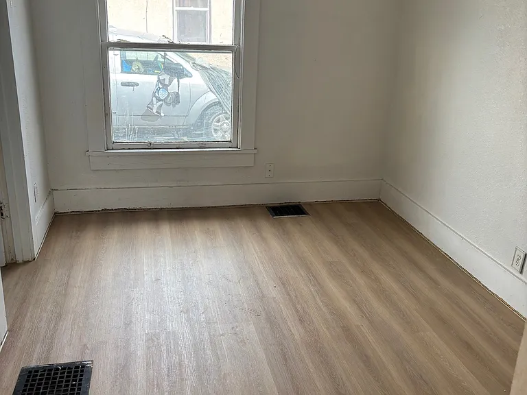 314 E 14th St — Photo 5