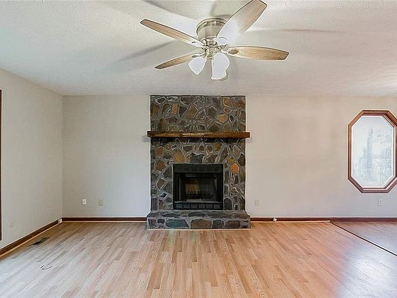 2nd image of 6025 Matthew Ln