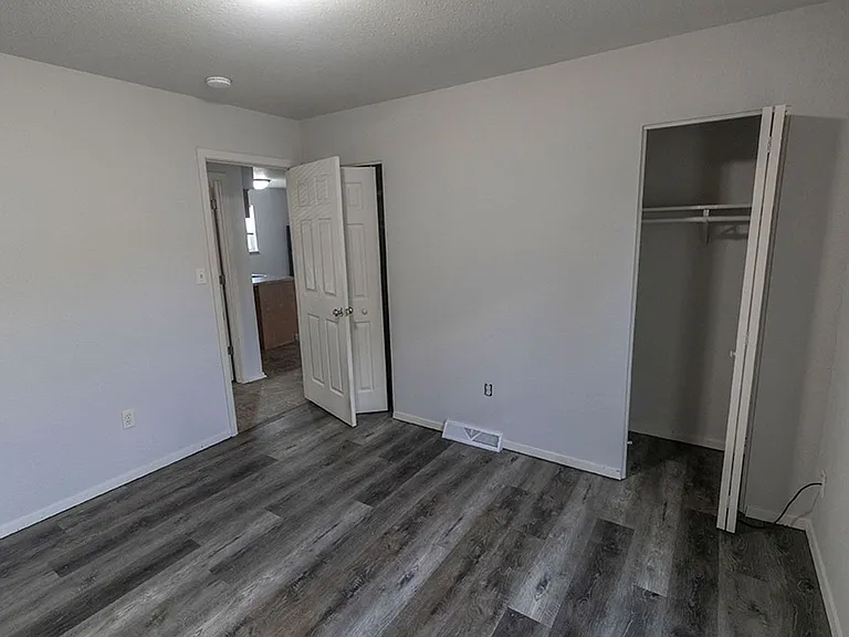 215 N West Blvd — Photo 11