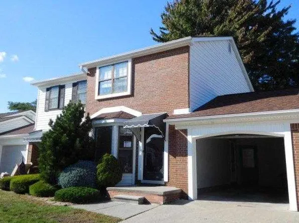 28091 Maple Forest Blvd W APT 21, Harrison Township, MI 48045