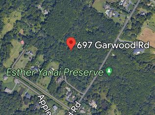 697 Garwood Rd, Moorestown, NJ 08057
