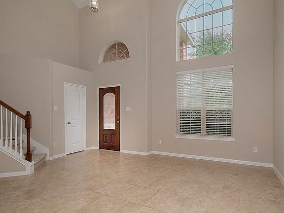 4th image of 178 Black Swan Pl