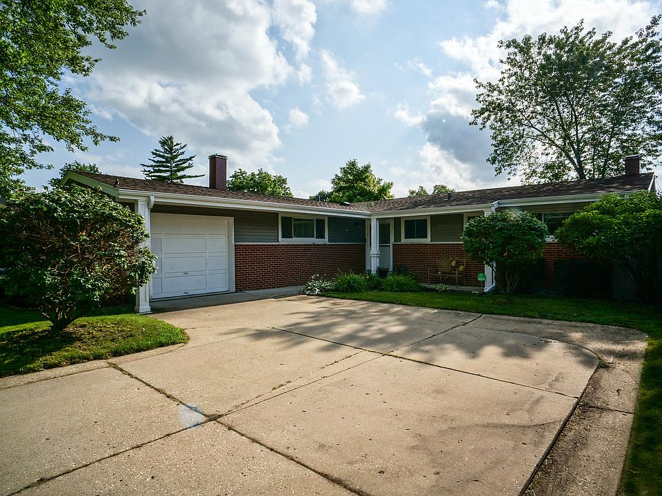 1st image of 232 Pinecroft Dr