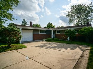 232 Pinecroft Dr, Roselle, IL 60172