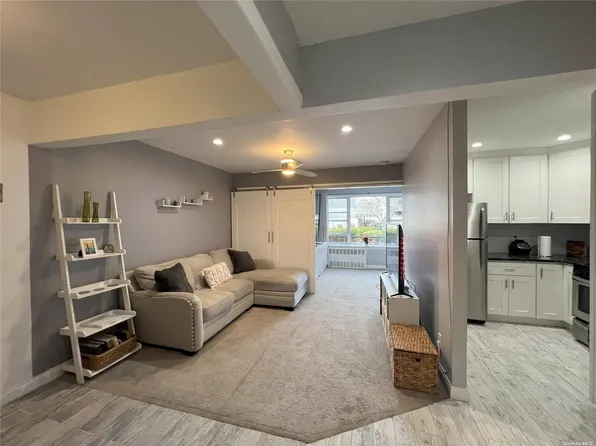 250 W Merrick Rd Road #1B, Freeport, NY 11520