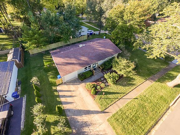 4th image of 324 Birchwood Ln