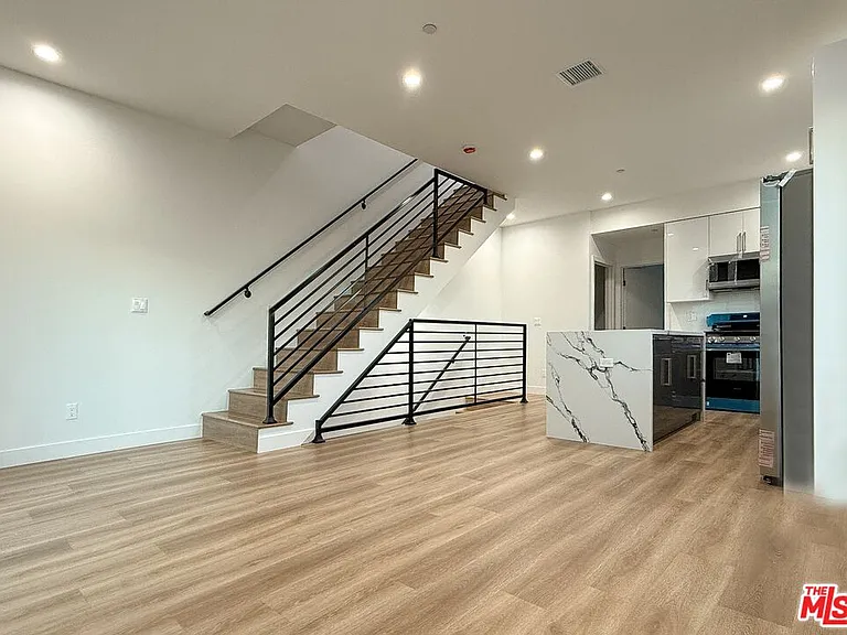 5340 1/2 Denny Ave — Photo 15