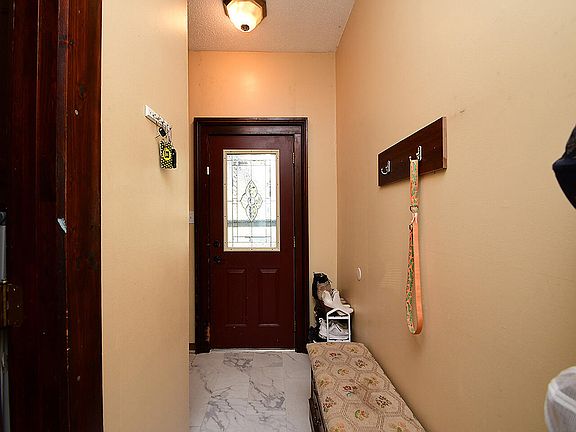 4th image of 105 S Noyes St