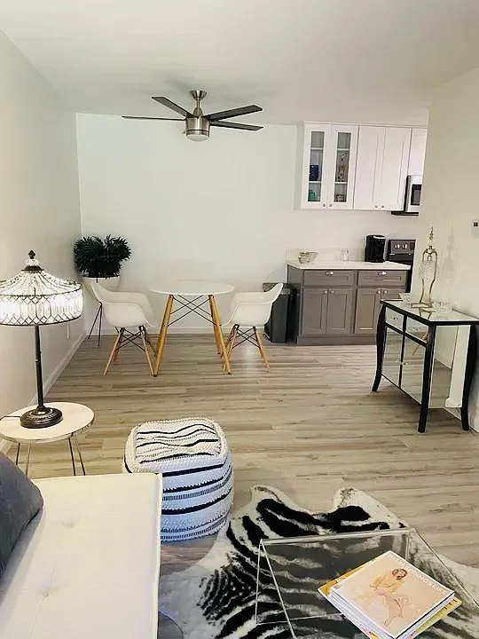 510 N Villa Ct — Photo 2