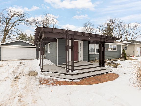 5th image of 2673 Airport Rd