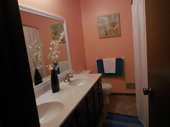 5th image of 8232 Hampshire Ct N