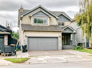 22 Hidden Creek Dr NW, Calgary, AB T3A 6A5
