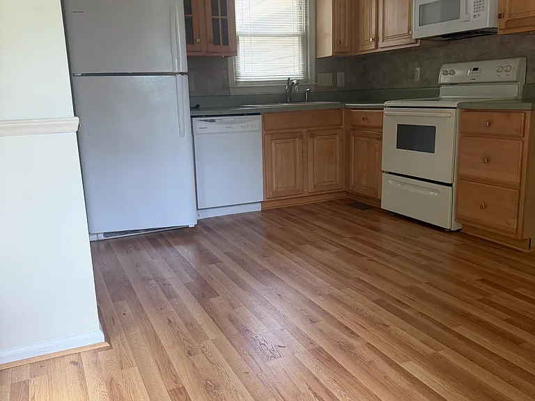2412 Quaker Landing Rd — Photo 30