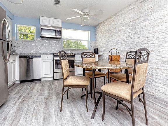 5th image of 2978 Oaklawn Ave