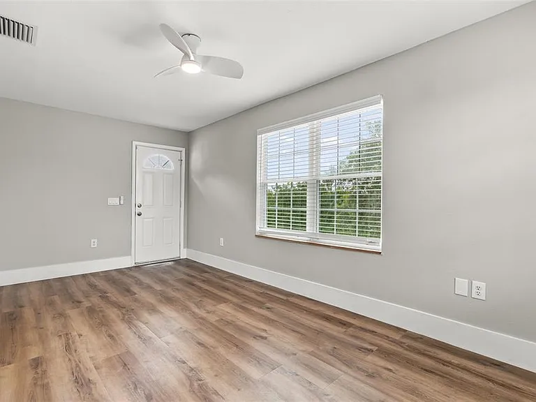 11462 Commercial St — Photo 27