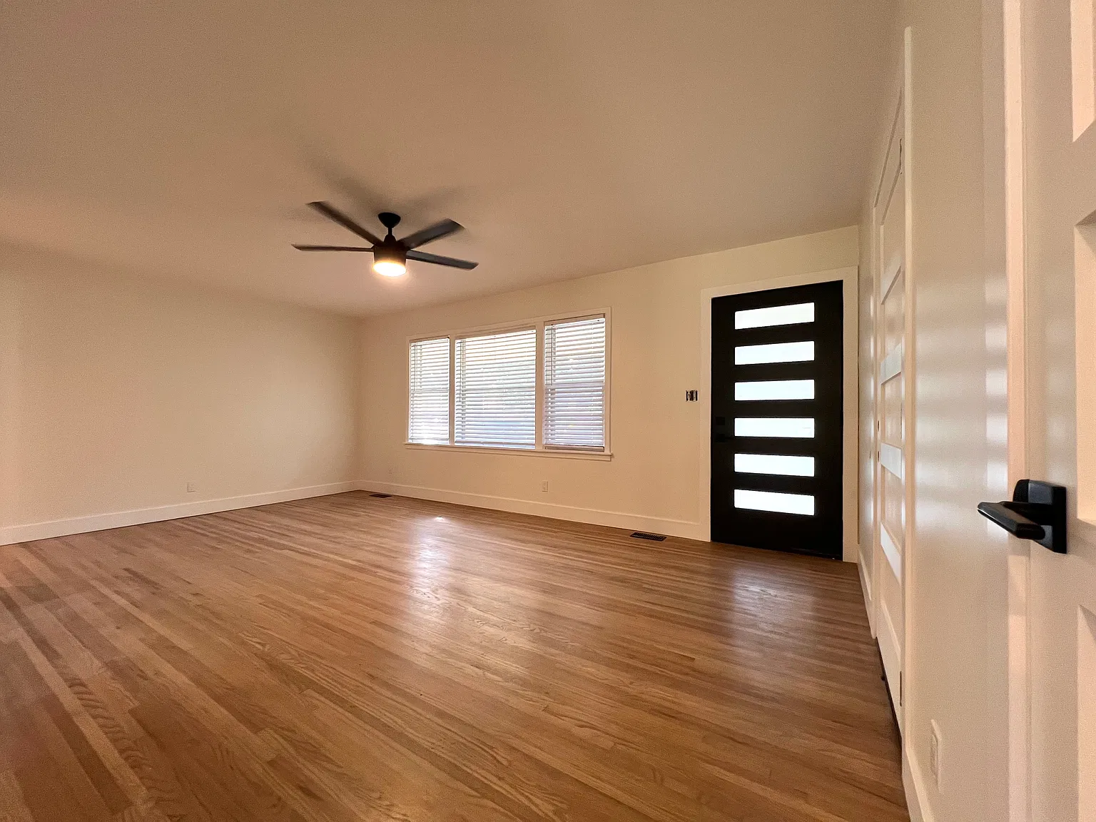 2 bed, 1.5 bath, 1350 sqft, $1,795 — Photo 2