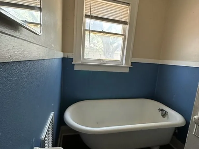 934 Ballinger St — Photo 14