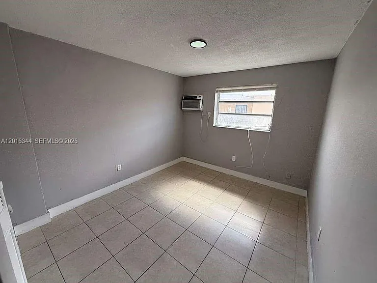 1646 NW 2nd St #6 — Photo 5
